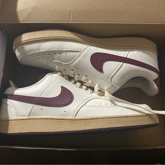 Nike Men's White and Beetroot Sneakers - Picture 1 of 5